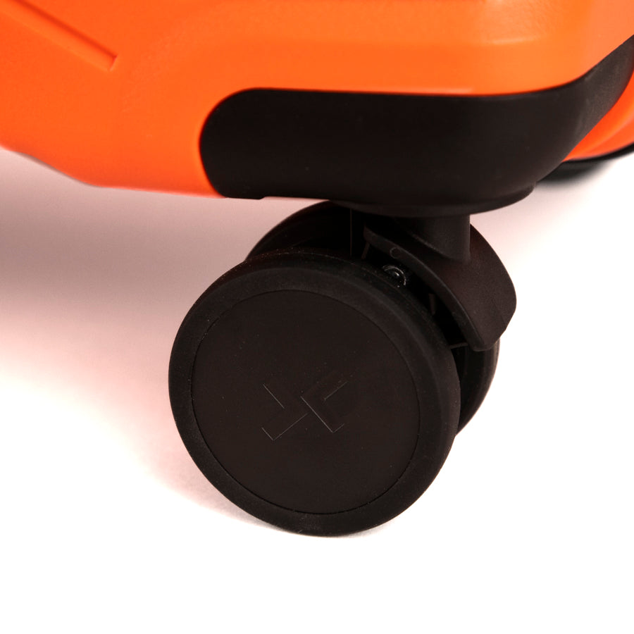 Tracker Dynamo DLX Carry-on